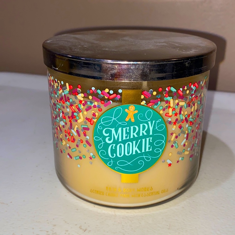 Bath and Body Works Merry Cookie candle